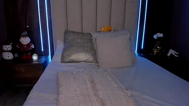 LucySalvatore_'s cam snapshot