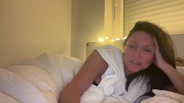 AnnaSophiaX live sex cam