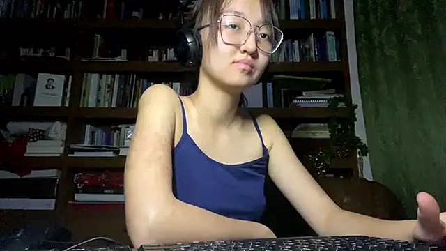 LinaClous's cam snapshot