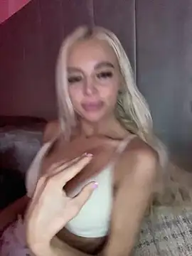 MaisieMae's cam snapshot