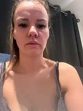 Cutebrowneyes_'s cam snapshot