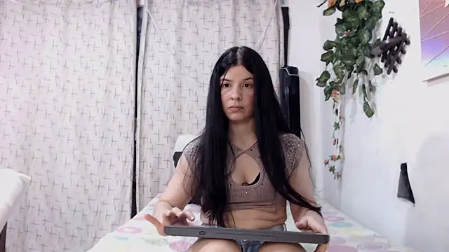 Estefani_32 live sex cam