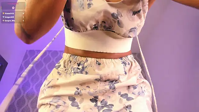 OnlyGia's cam snapshot