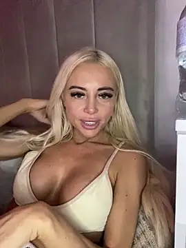 MaisieMae's cam snapshot