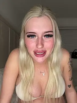 PrettyPrincess69x live sex cam