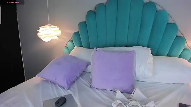 AmmyBloom live sex cam