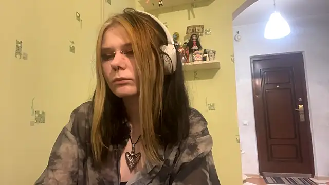 TraceeSchutt's cam snapshot