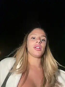 SophieVJ's cam snapshot