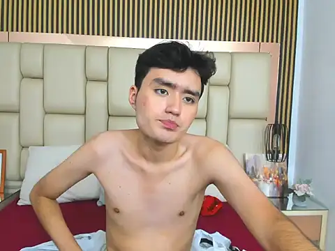 AlejoCortesz live sex cam