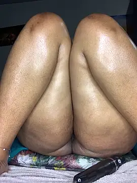 CurvyDesire1's cam snapshot