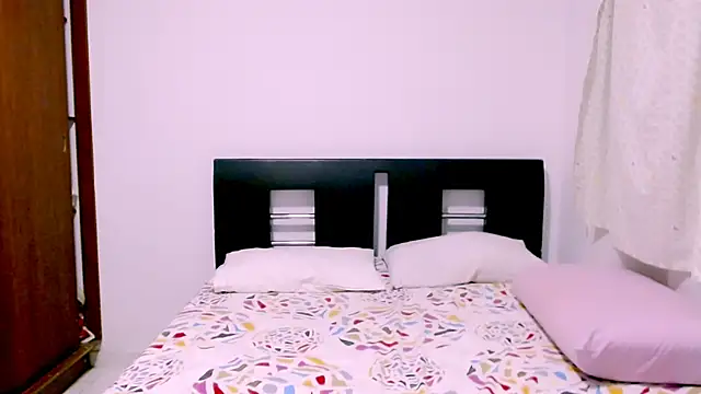 emely_sexx20's cam snapshot