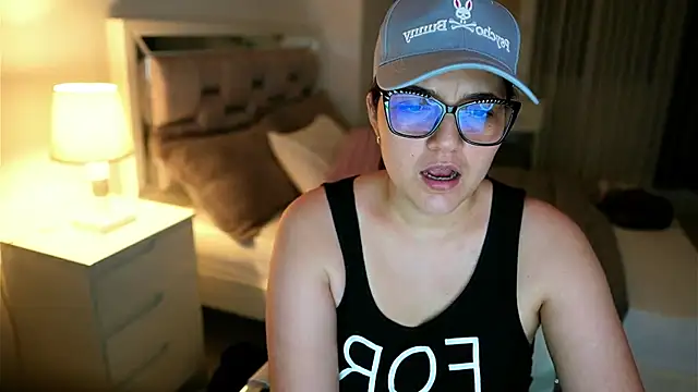 Camilaa_bueno's cam snapshot