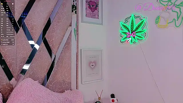 ScarlettRusso1's cam snapshot