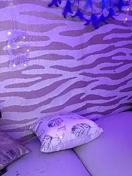 KARISHMA-STRIP's cam snapshot