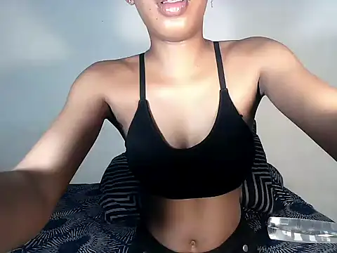 MinnieBee101's cam snapshot