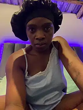 LuciousLips96 live sex cam