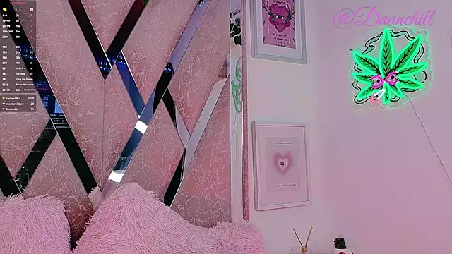 ScarlettRusso1's cam snapshot