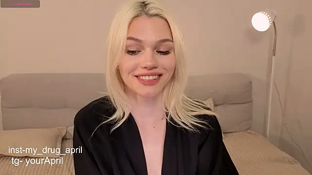 MyApril live sex cam