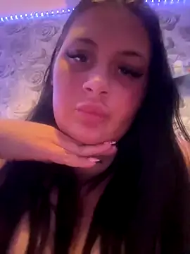 CurvyAyla's cam snapshot