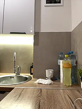 FriendlyFire_18 live sex cam