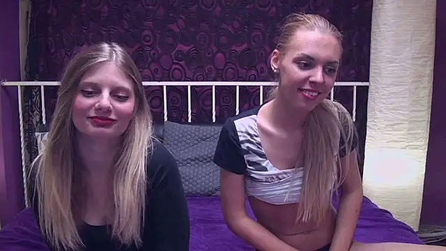 BlondeWitches's cam snapshot