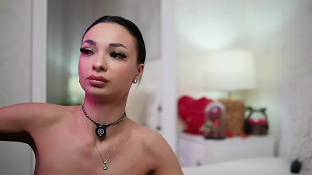 MaraJolie live sex cam