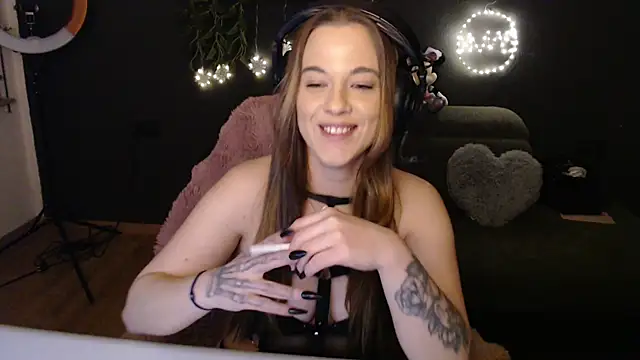 Luna_Lynn live sex cam