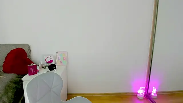 Queen_in_touch's cam snapshot