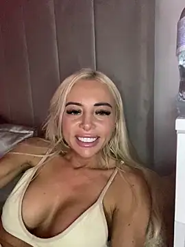 MaisieMae's cam snapshot