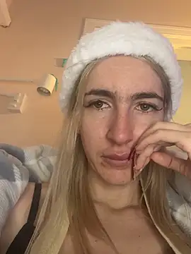 BarbieBlondieGirl's cam snapshot