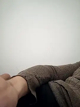 Joyyboy1995 live sex cam