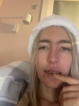 BarbieBlondieGirl's cam snapshot