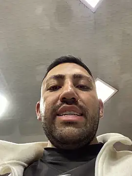 JuanZapata33 live sex cam