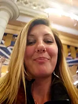 SheIsSomething's cam snapshot