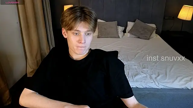 LouieEvans live sex cam