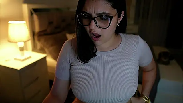 Camilaa_bueno's cam snapshot