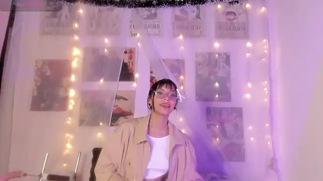 Luna-Chann live sex cam