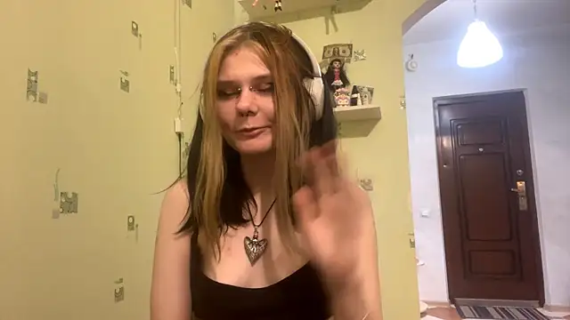 TraceeSchutt's cam snapshot