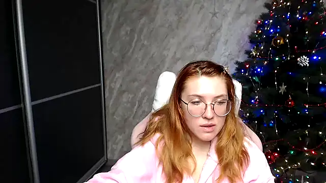 Reginasmilee live sex cam