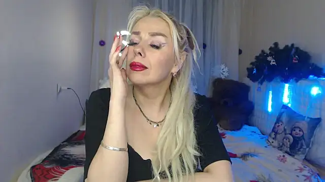 KatrinaCharm's cam snapshot