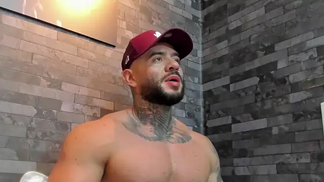 BruceDallas live sex cam