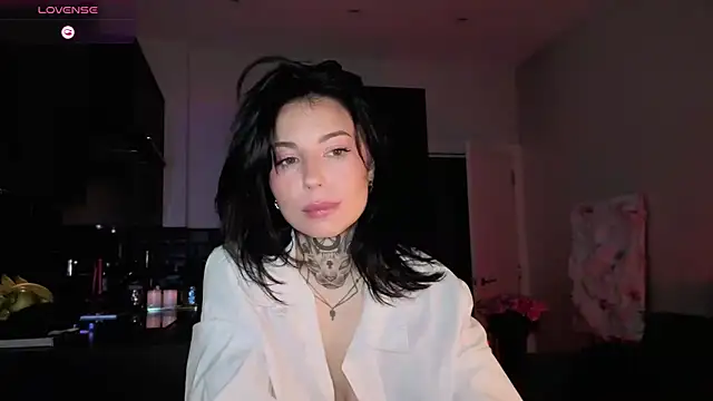 -_Alice's cam snapshot