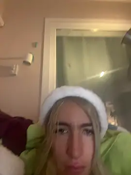 BarbieBlondieGirl's cam snapshot