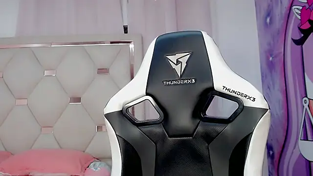 Isabella_saenzz_'s cam snapshot