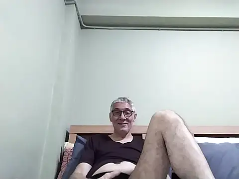 BIGUNCUTHARDCOCK live sex cam