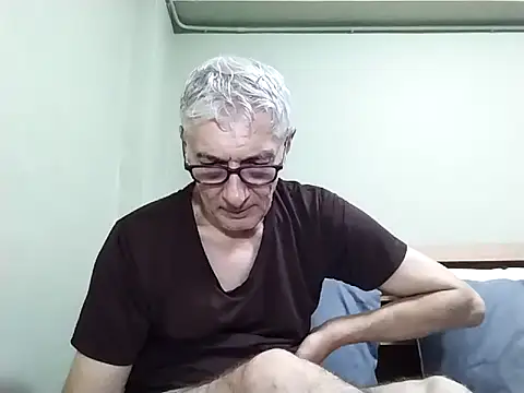 BIGUNCUTHARDCOCK live sex cam