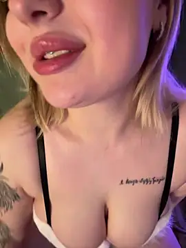 KellyMoors's cam snapshot