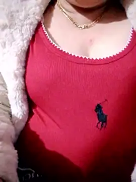 small-house123's cam snapshot