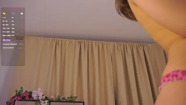 NyraKiss live sex cam