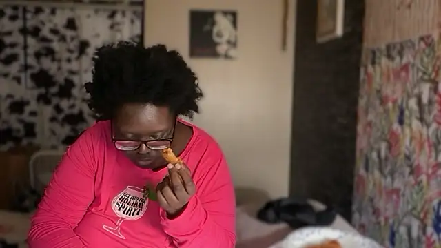 -Yagurlwest's cam snapshot